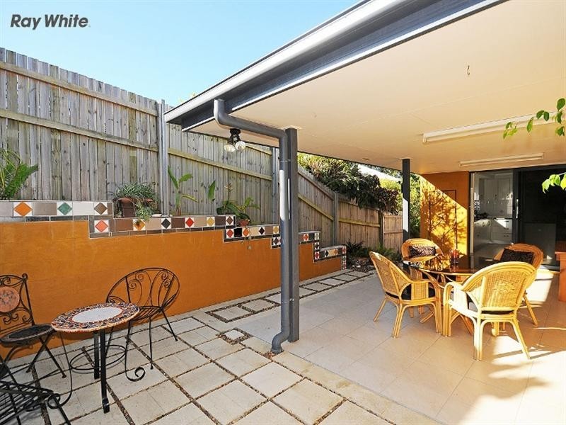 12 Barry Street, Torquay QLD 4655