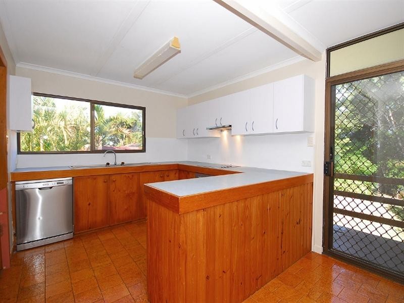 15 Flinders Street, Point Vernon QLD 4655