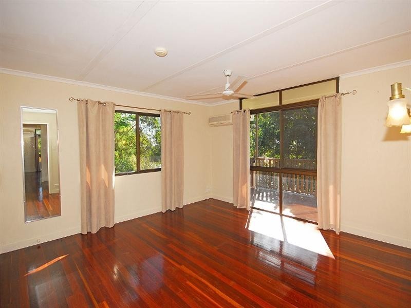 15 Flinders Street, Point Vernon QLD 4655