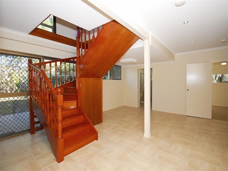 15 Flinders Street, Point Vernon QLD 4655