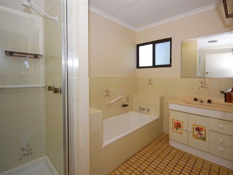 15 Flinders Street, Point Vernon QLD 4655