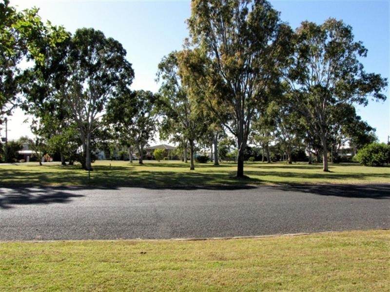 15 Flinders Street, Point Vernon QLD 4655