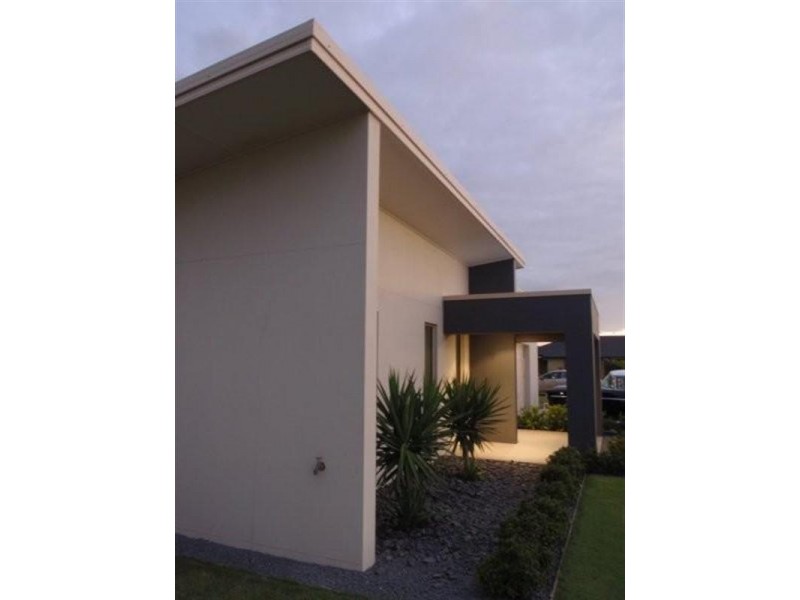 3 Mermaid Court, Eli Waters QLD 4655