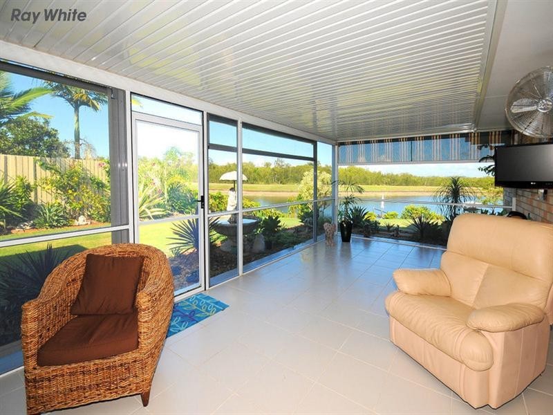 16 Bushlark Avenue, Eli Waters QLD 4655