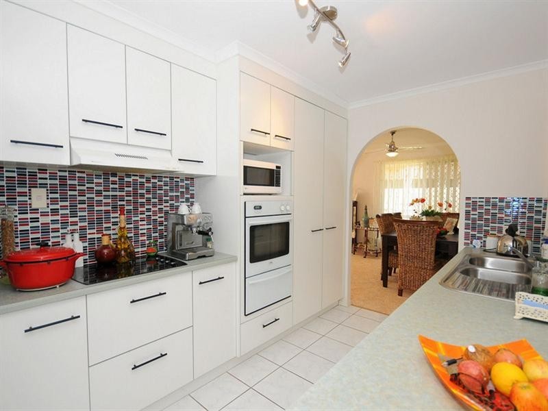 16 Bushlark Avenue, Eli Waters QLD 4655