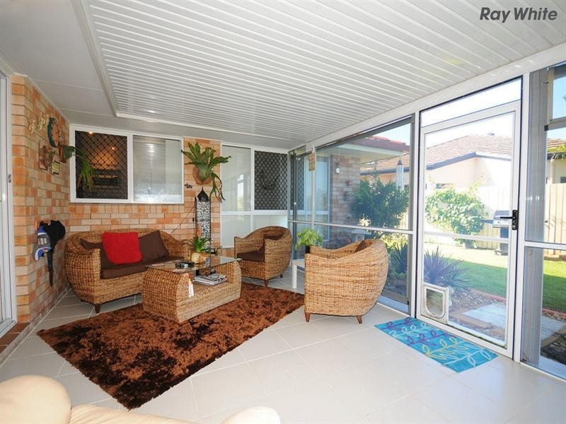 16 Bushlark Avenue, Eli Waters QLD 4655