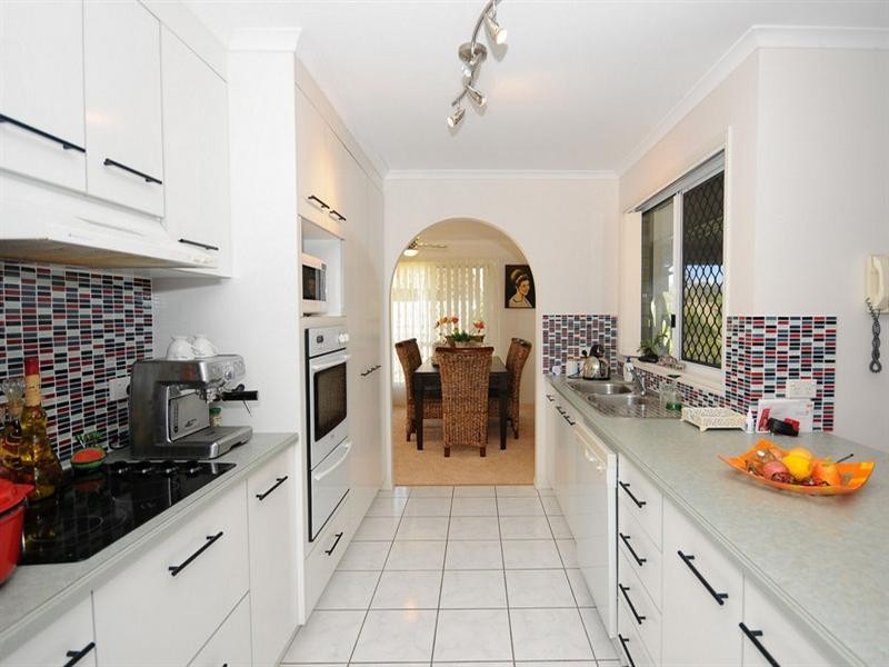 16 Bushlark Avenue, Eli Waters QLD 4655