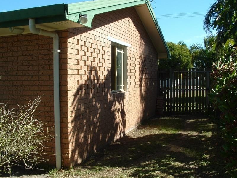 96 Limpus Street, Urangan QLD 4655