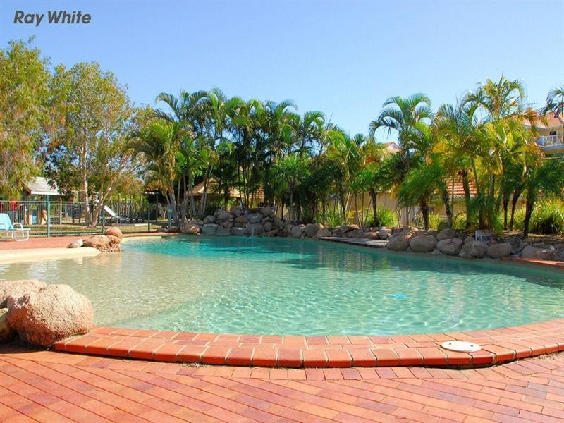 Unit 2 Break Free Resort Bucaneer Drive, Urangan QLD 4655