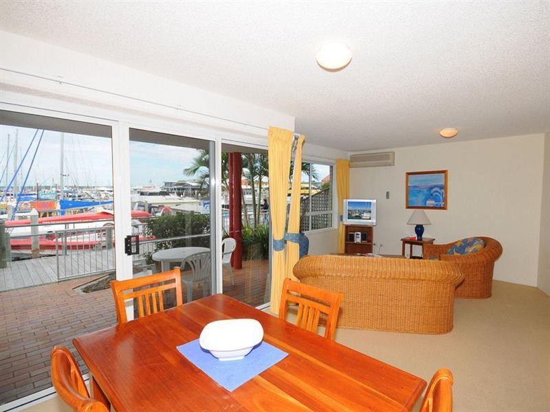 Unit 2 Break Free Resort Bucaneer Drive, Urangan QLD 4655