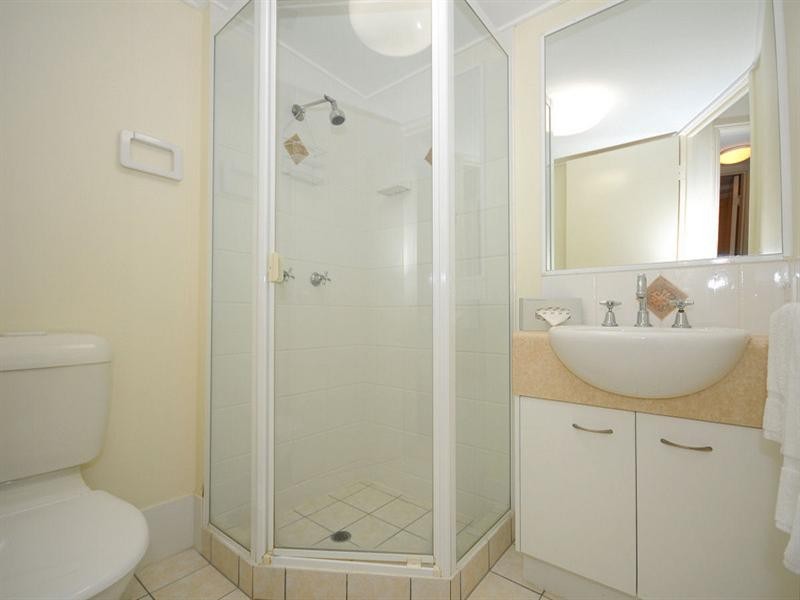 Unit 2 Break Free Resort Bucaneer Drive, Urangan QLD 4655