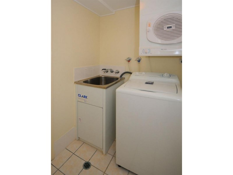 Unit 2 Break Free Resort Bucaneer Drive, Urangan QLD 4655