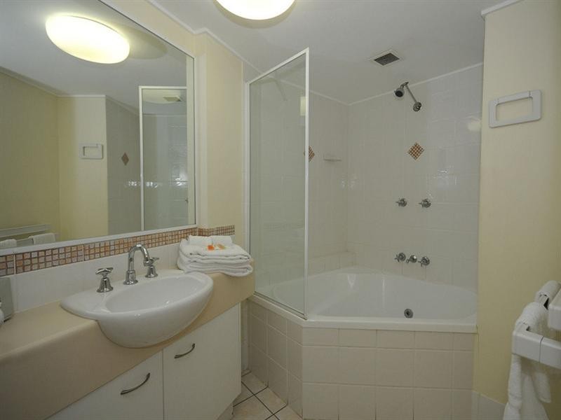 Unit 2 Break Free Resort Bucaneer Drive, Urangan QLD 4655