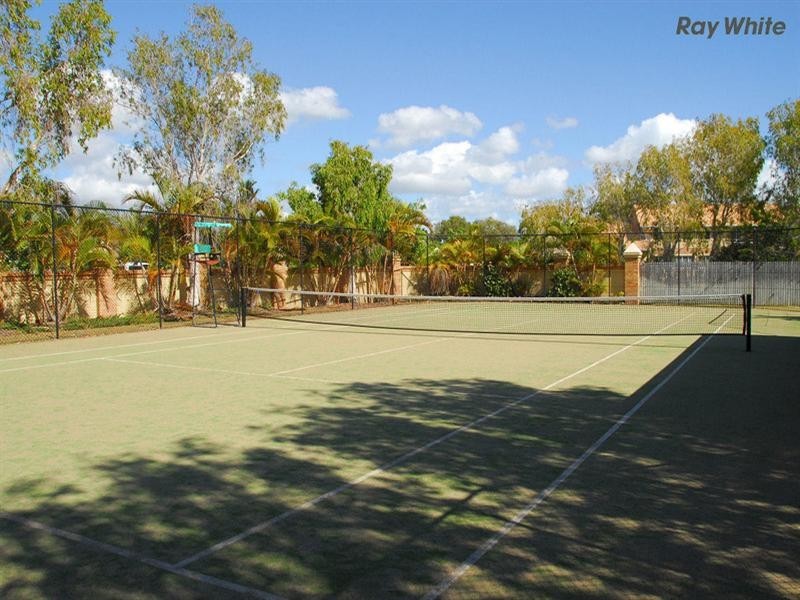 Unit 2 Break Free Resort Bucaneer Drive, Urangan QLD 4655