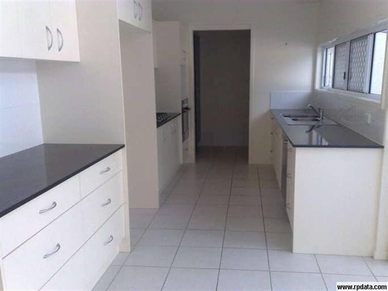 2/71 Elizabeth Street, Urangan QLD 4655