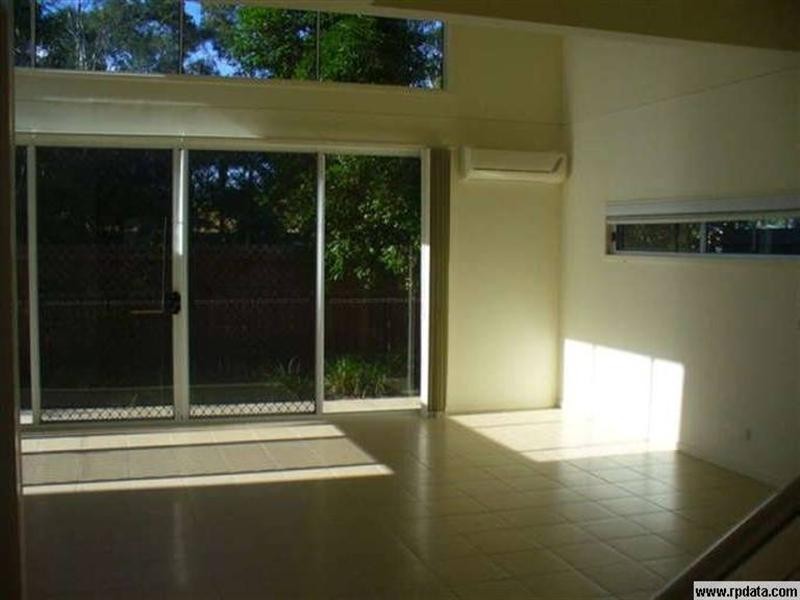 2/71 Elizabeth Street, Urangan QLD 4655