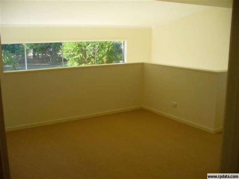 2/71 Elizabeth Street, Urangan QLD 4655