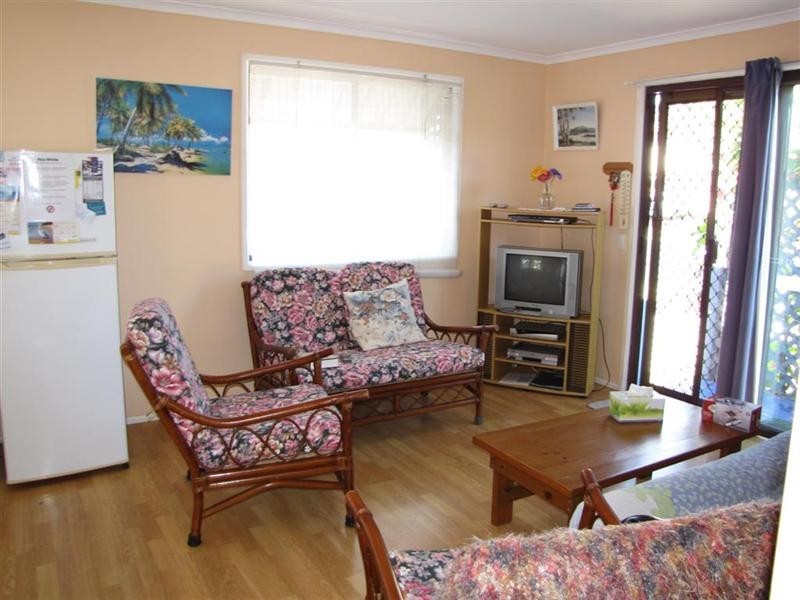 12 Holiday Parade, Scarness QLD 4655