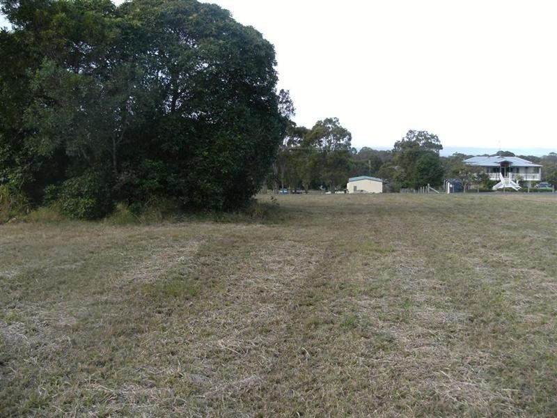 1 Dolphin Avenue, Booral QLD 4655