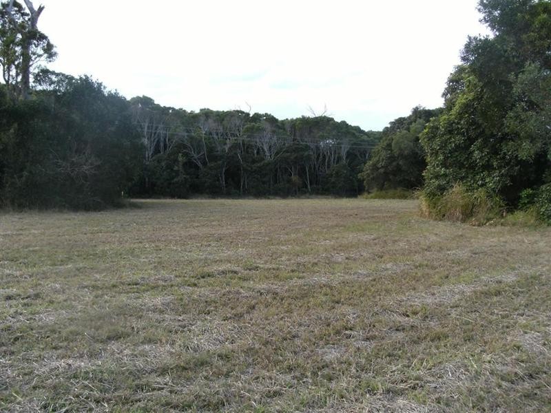 1 Dolphin Avenue, Booral QLD 4655