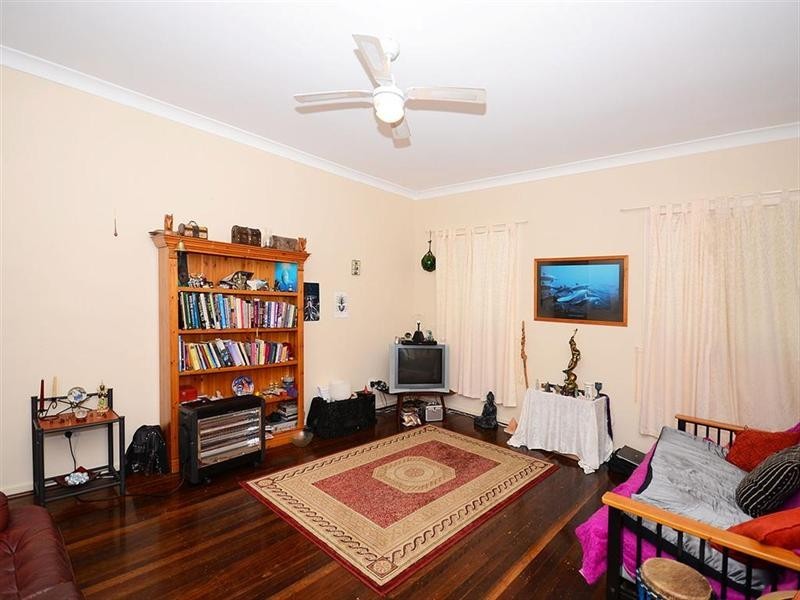 5 Riley Street, Urangan QLD 4655