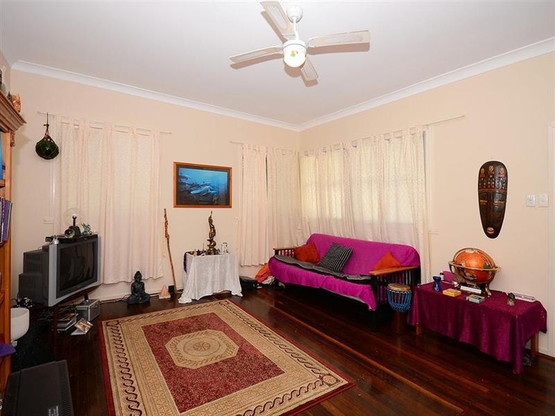 5 Riley Street, Urangan QLD 4655