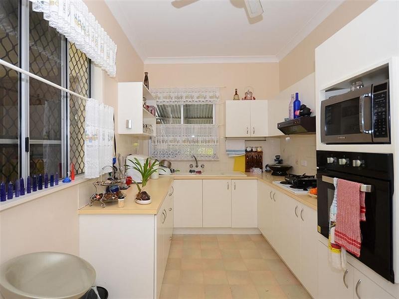 5 Riley Street, Urangan QLD 4655