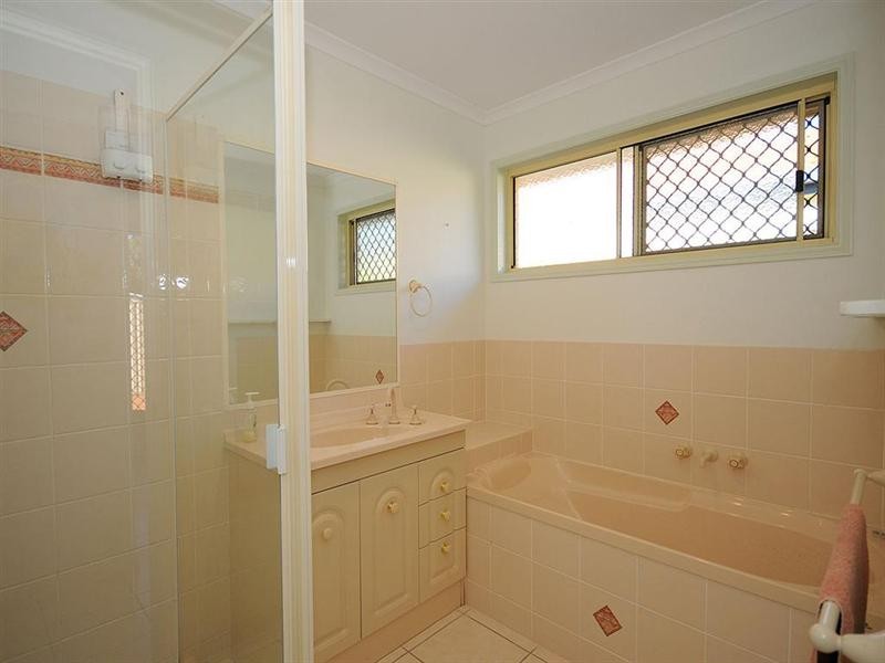 25 Jonwest Close, Torquay QLD 4655