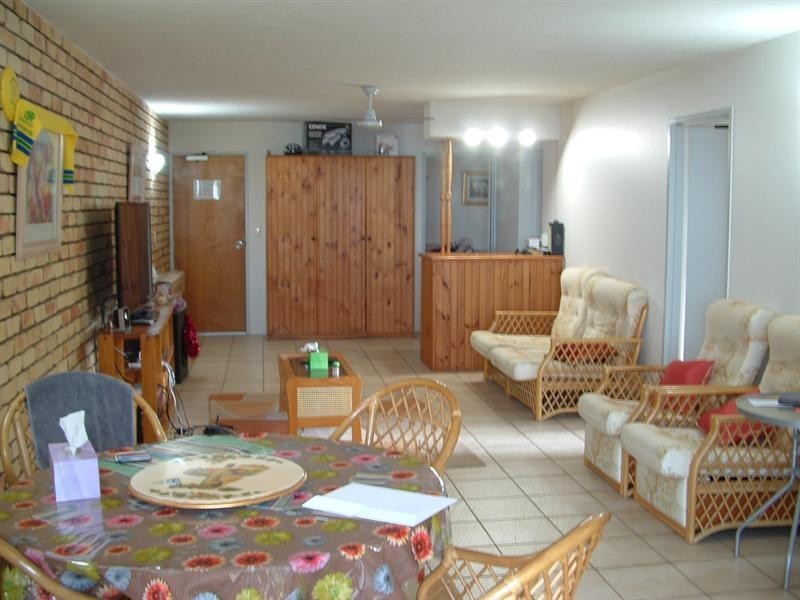 1/242 Charlton Esplanade, Pialba QLD 4655