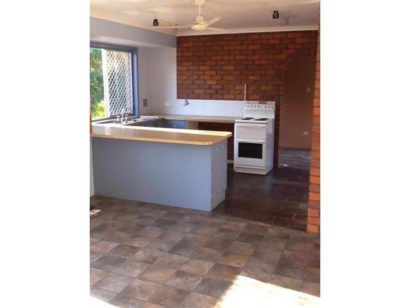 23 HENKS, Dundowran QLD 4655