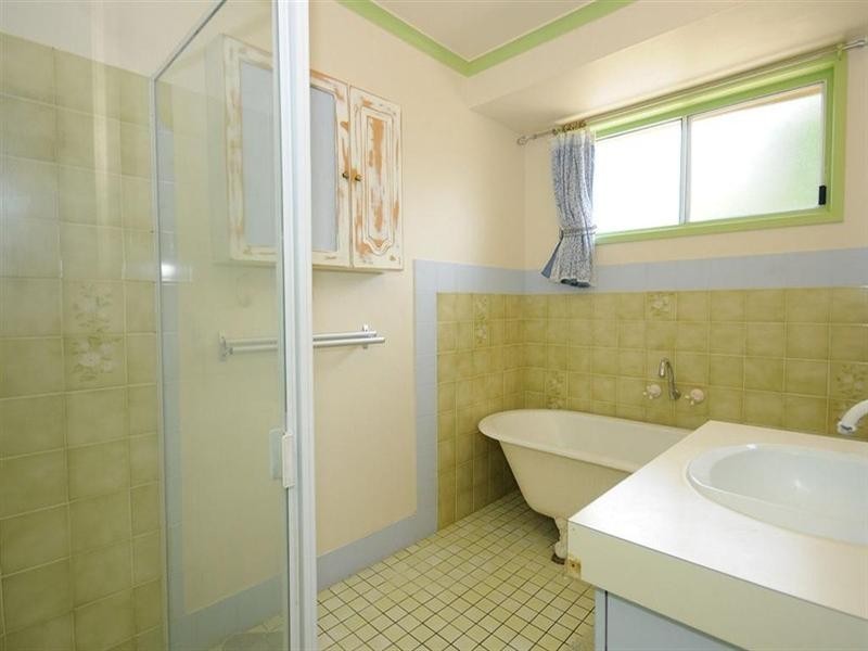 23 HENKS, Dundowran QLD 4655