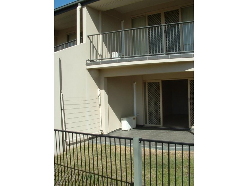 7/1 Ibis Boulevard, Eli Waters QLD 4655