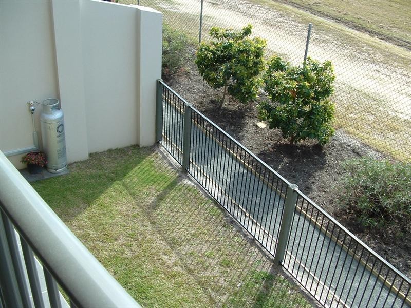 7/1 Ibis Boulevard, Eli Waters QLD 4655