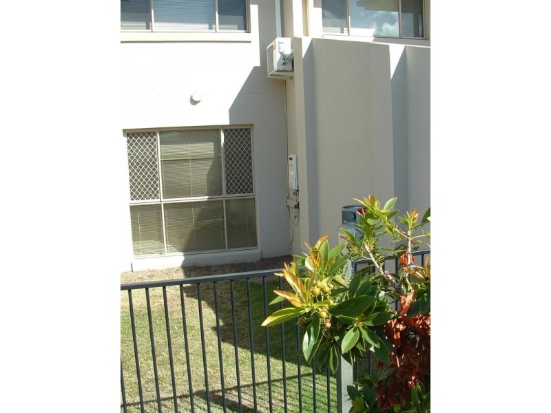 7/1 Ibis Boulevard, Eli Waters QLD 4655