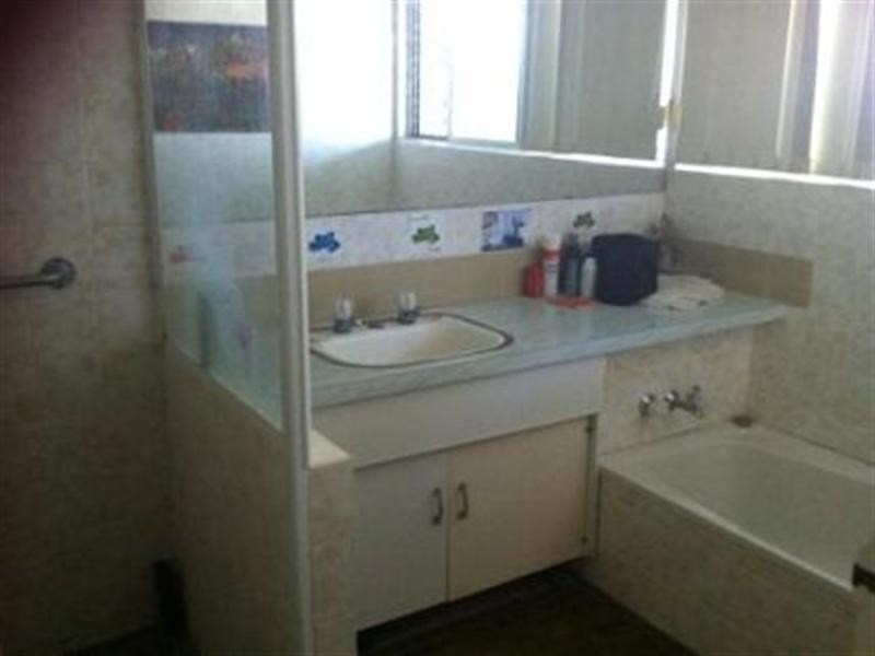 64 Bideford Street, Torquay QLD 4655