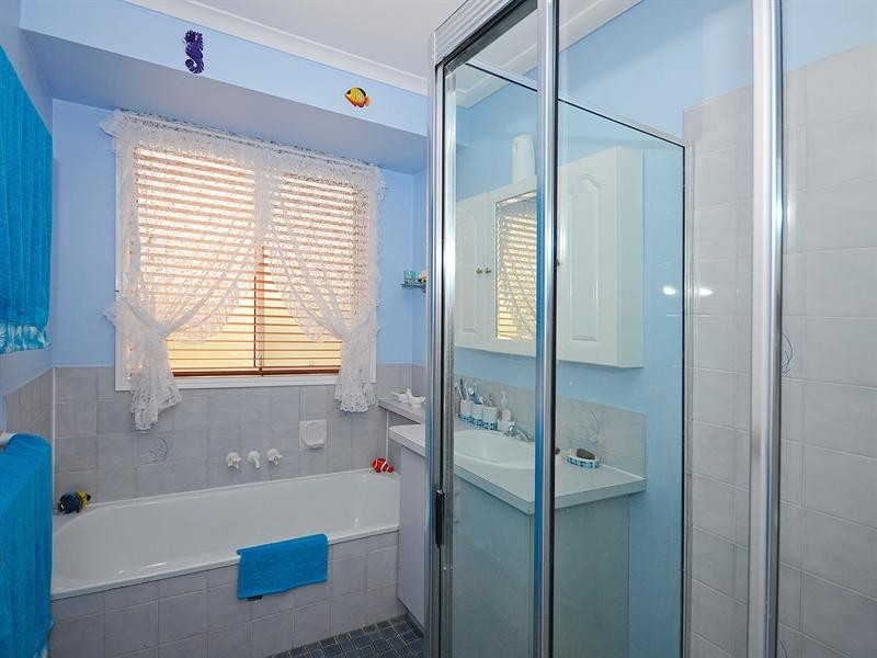 18 Warrego Drive, Point Vernon QLD 4655