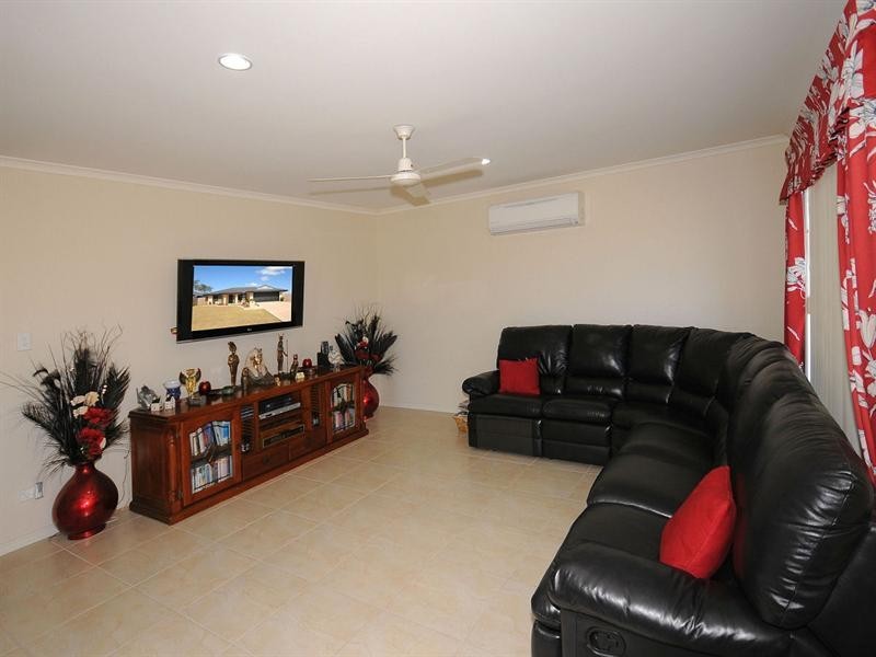 15 Kingston Court, Point Vernon QLD 4655