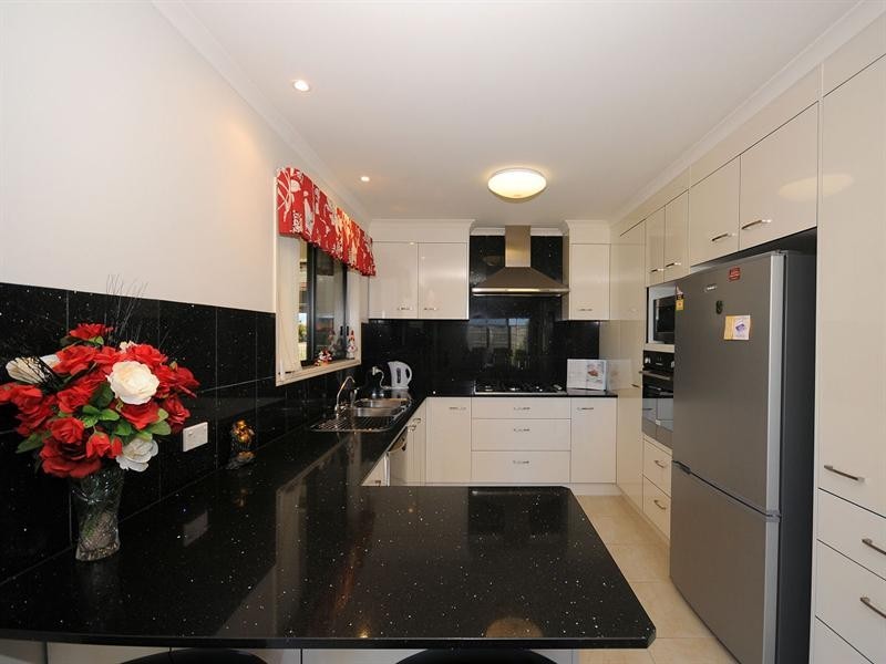 15 Kingston Court, Point Vernon QLD 4655