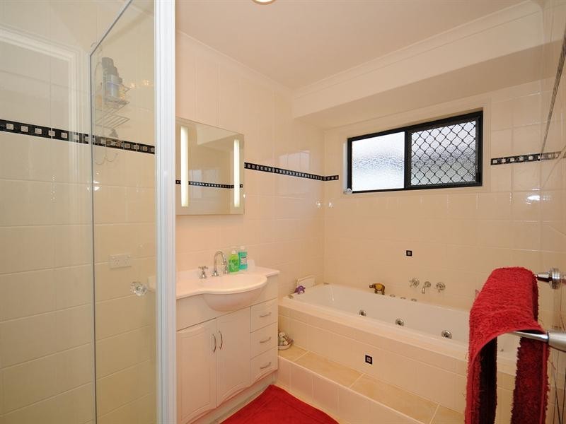 15 Kingston Court, Point Vernon QLD 4655