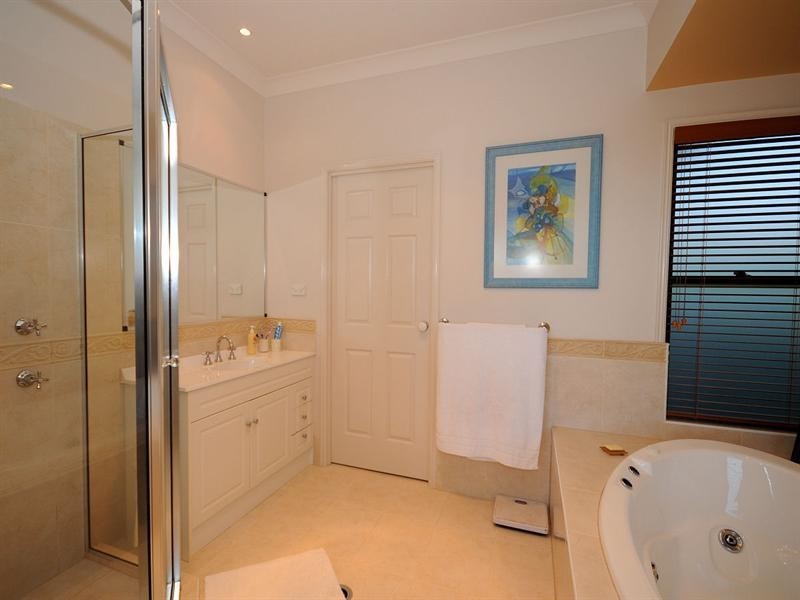 6 Baunfiend Court, Urraween QLD 4655