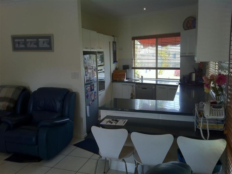 1/457 Charlton Esplanade, Torquay QLD 4655