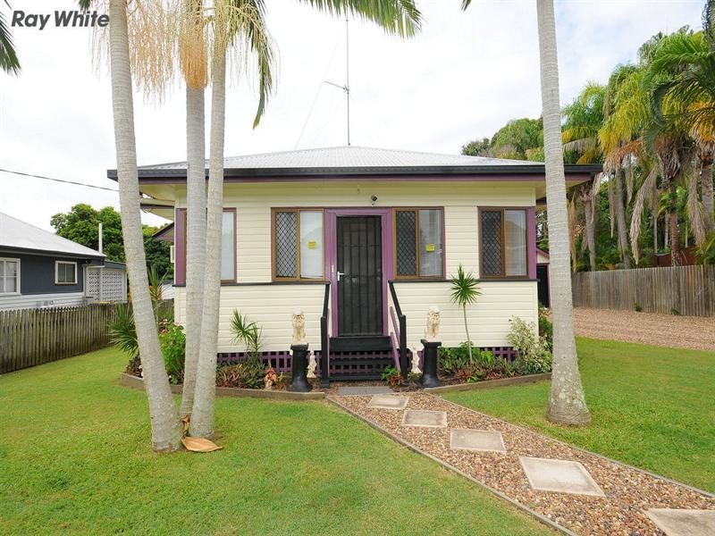 73 Dayman Street, Urangan QLD 4655