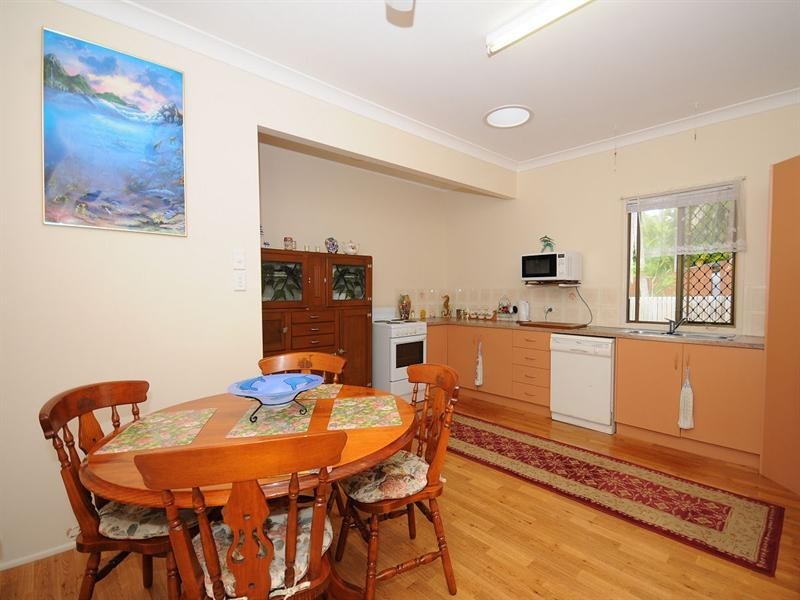 73 Dayman Street, Urangan QLD 4655