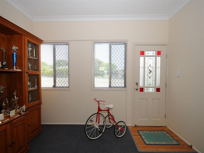 73 Dayman Street, Urangan QLD 4655