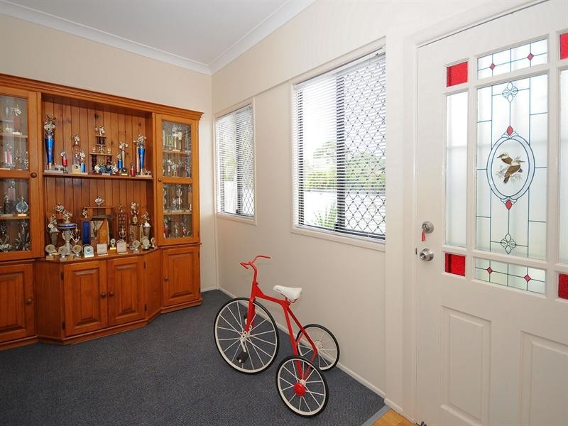 73 Dayman Street, Urangan QLD 4655