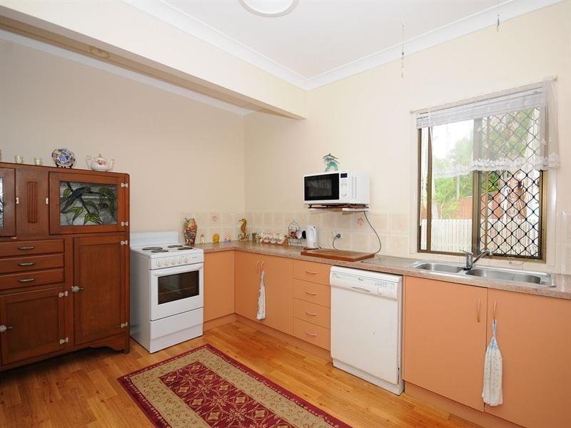 73 Dayman Street, Urangan QLD 4655