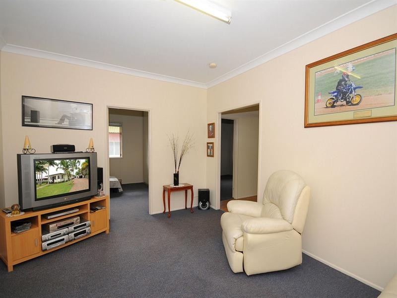 73 Dayman Street, Urangan QLD 4655