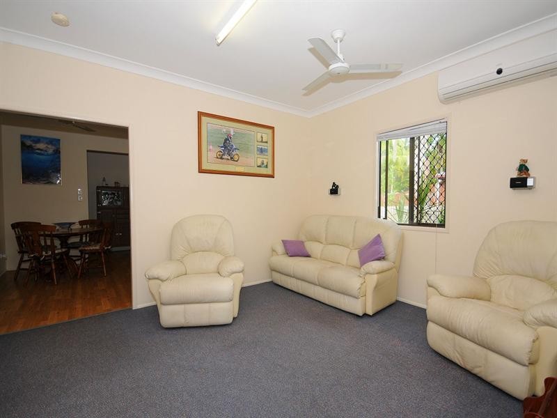 73 Dayman Street, Urangan QLD 4655