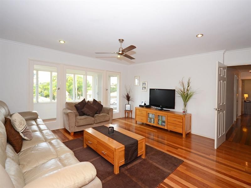 11 Winbirra Way, Scarness QLD 4655