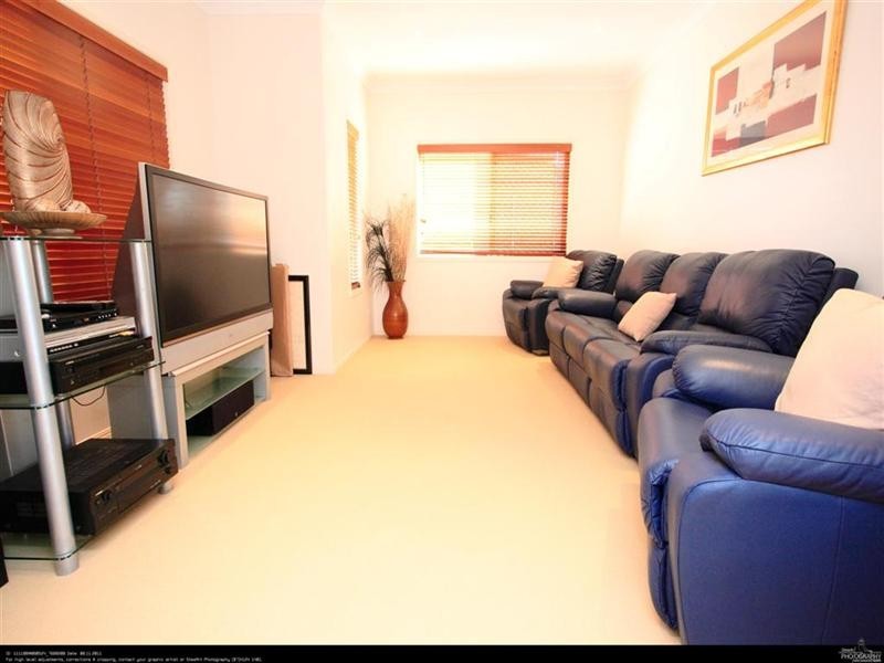 20 Foreshore Drive, Urangan QLD 4655